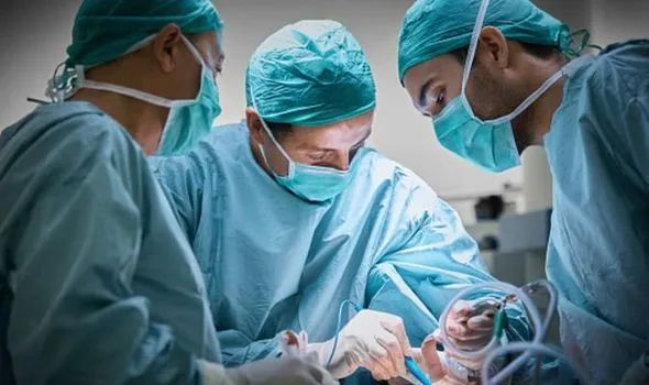 密歇根州一妇女双肺移植手术后发现感染新冠病毒，两个月后死亡